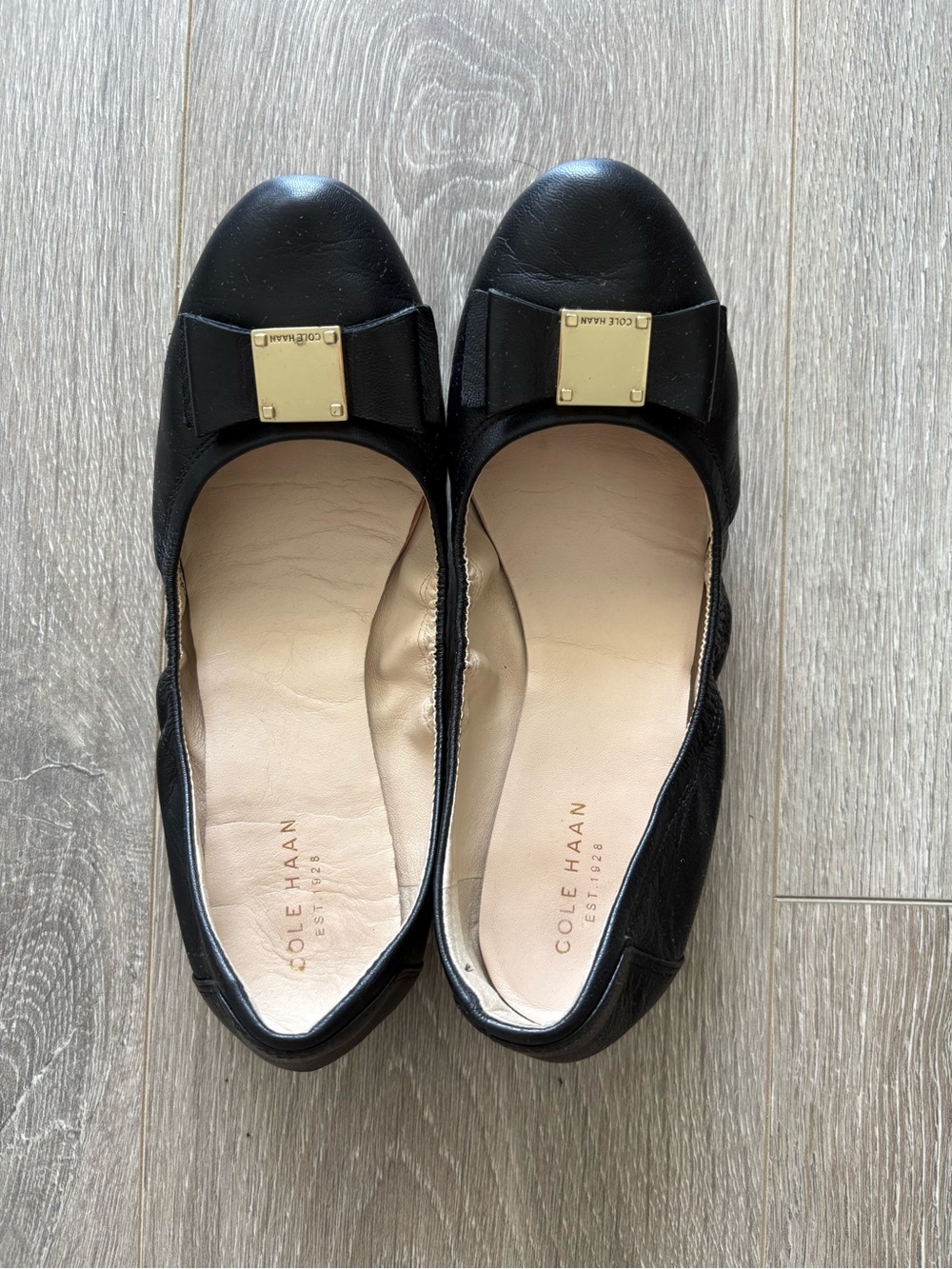 Cole Haan Black Leather Bow Flats with Gold Plaque (size 7AA)
